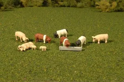 Ho Scale Bachmann Pigs 1