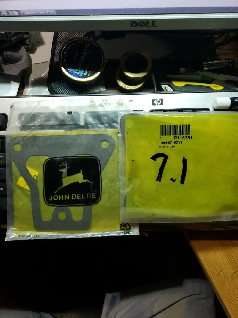 Lot Of ( 2 ) John Deere R116381 Gaskets New Free Shipping 1