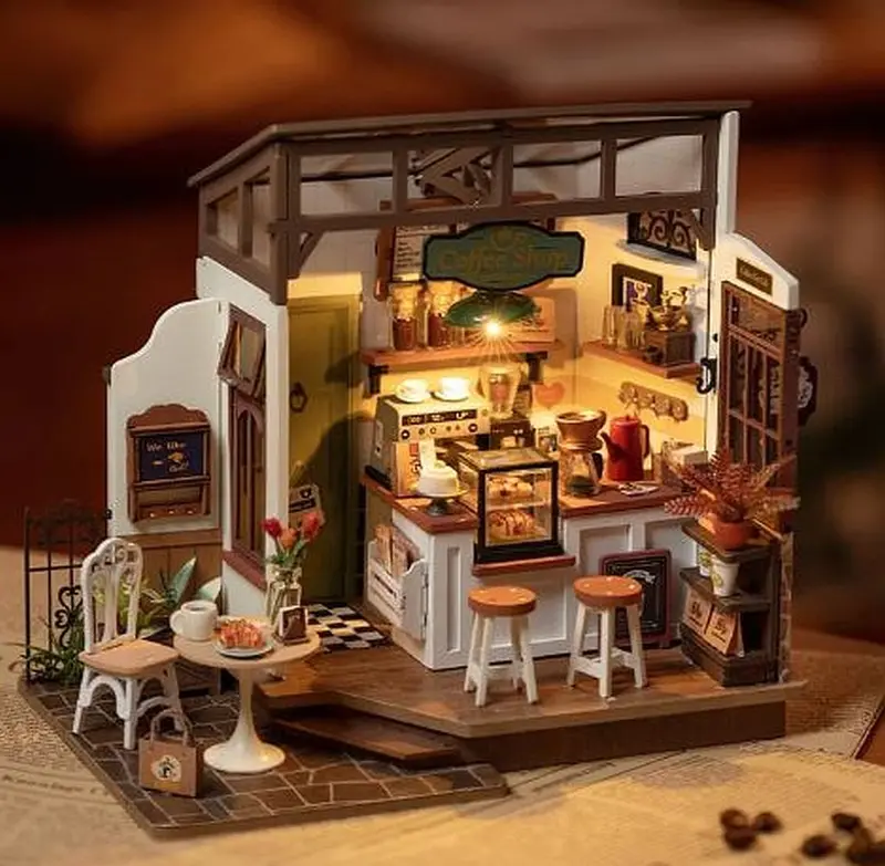 Roedg162 Rolife No.17 Cafe Miniature House Kit 1