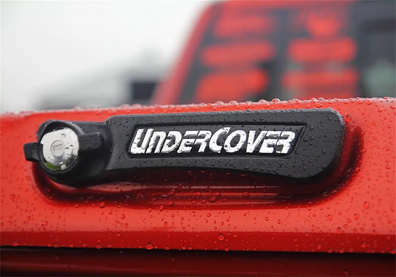 Undercover Uc1118L-98 Ex Hard Tonneau Cover – Low-Profile Fit For 2014–2015 Chevy Silverado 1500 (5.9' Bed) 1